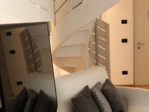 White Residence Apartment