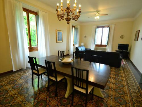 Modern Holiday Home In Montefiridolfi Italy With Pool