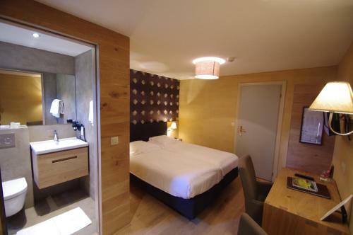 Hotel Logis Hostellerie De La Claire Fontaine