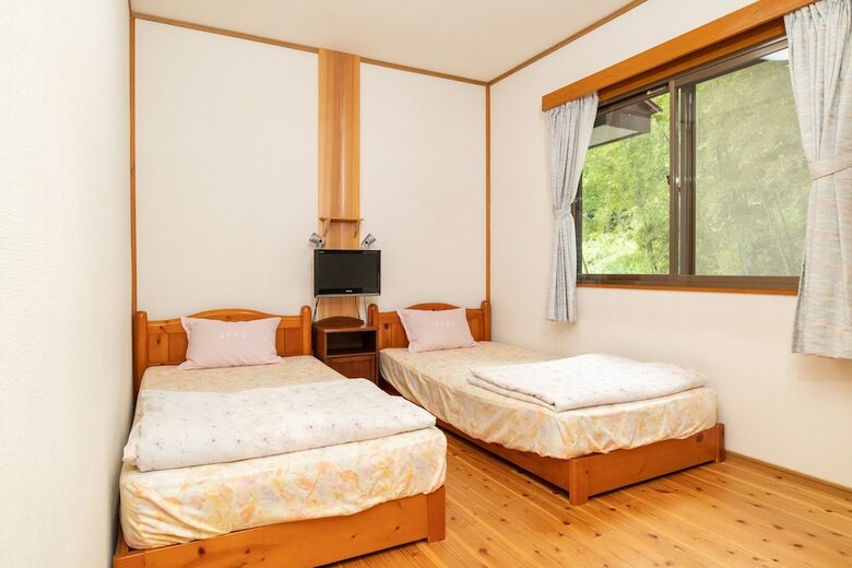 Hostal Youth Guest House Atoma