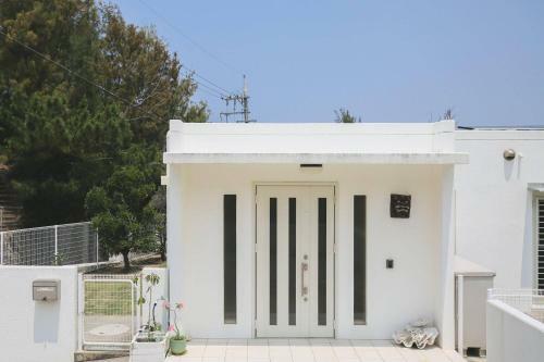Hermit Hills Apartment In Okinawa Colors
