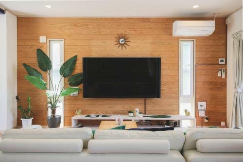 Hermit Hills Apartment In Okinawa Colors