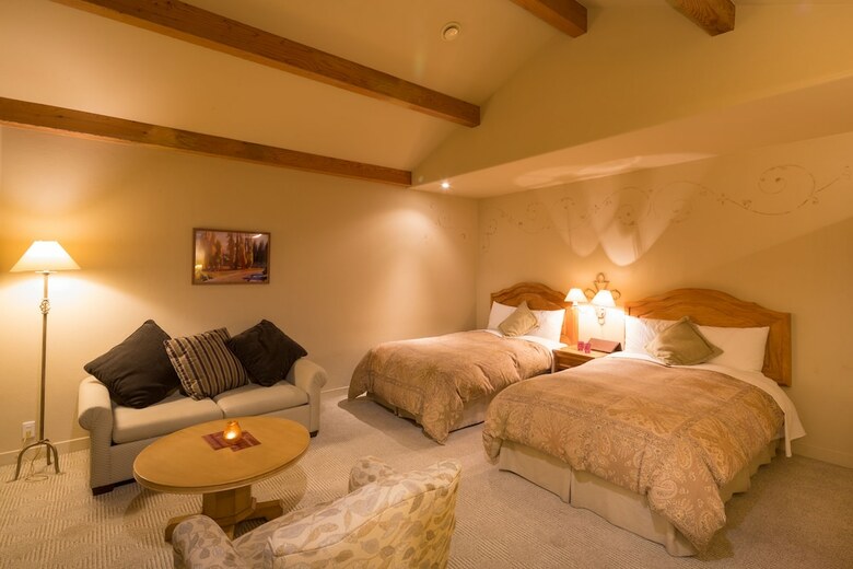 Hotel Poppy Springs Resort & Spa