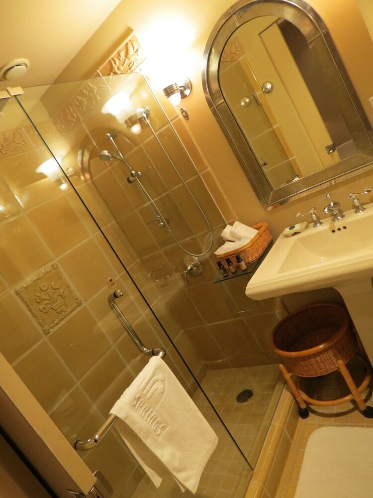 Hotel Poppy Springs Resort & Spa