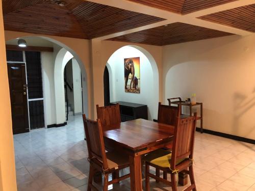 Bed & Breakfast Tiana Court Milimani