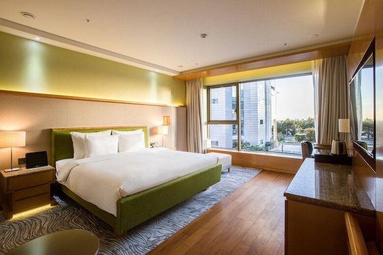 Baymond Hotel