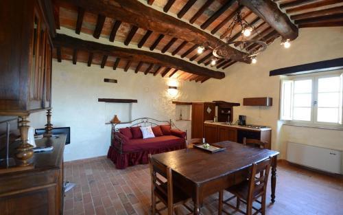 Battifolle-ruscello-poggiola Villa Sleeps 8 Pool
