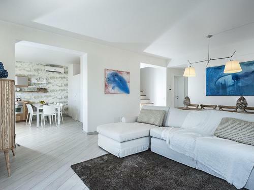 Enchanting Sea-facing Villa In Sicily, Italy