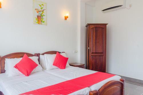 Oyo 406 Moya Hotel & Beach Resort
