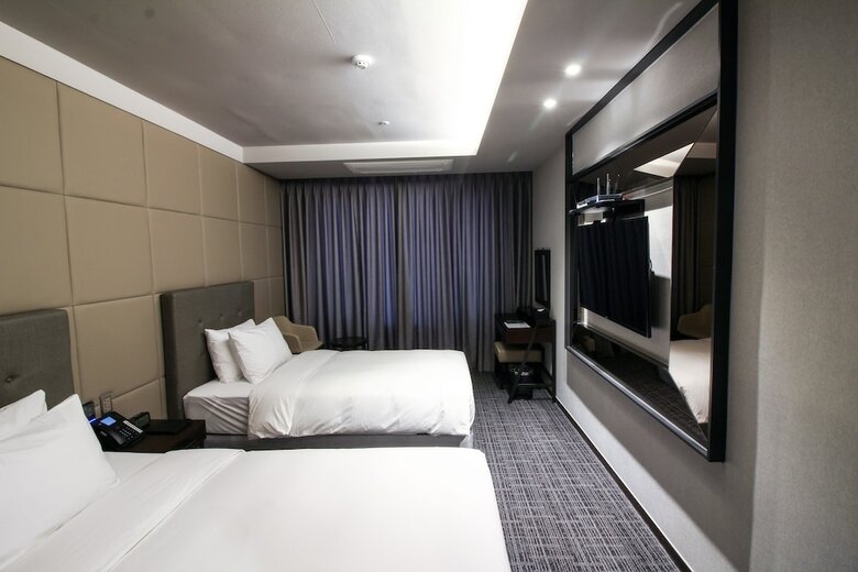 Golden Tulip Ever Yongin Hotel