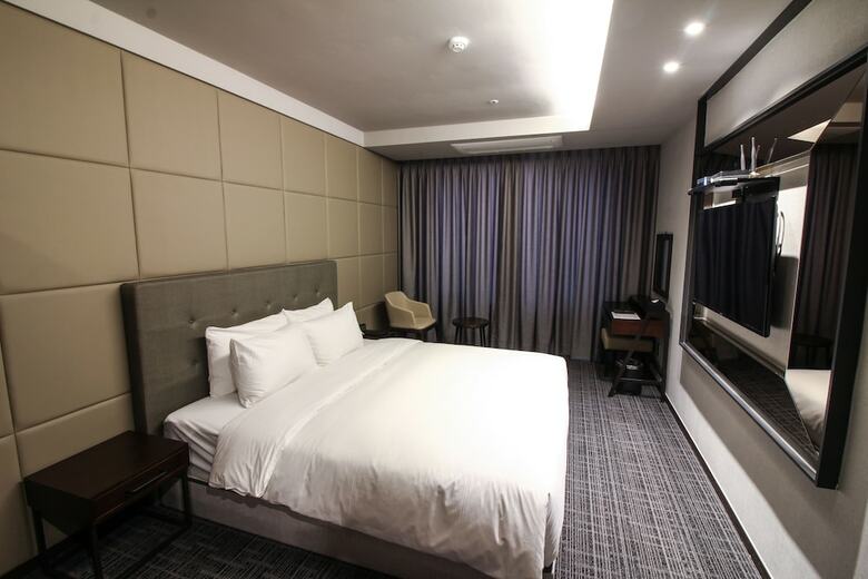 Golden Tulip Ever Yongin Hotel