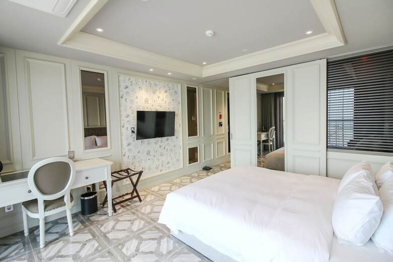 Golden Tulip Ever Yongin Hotel