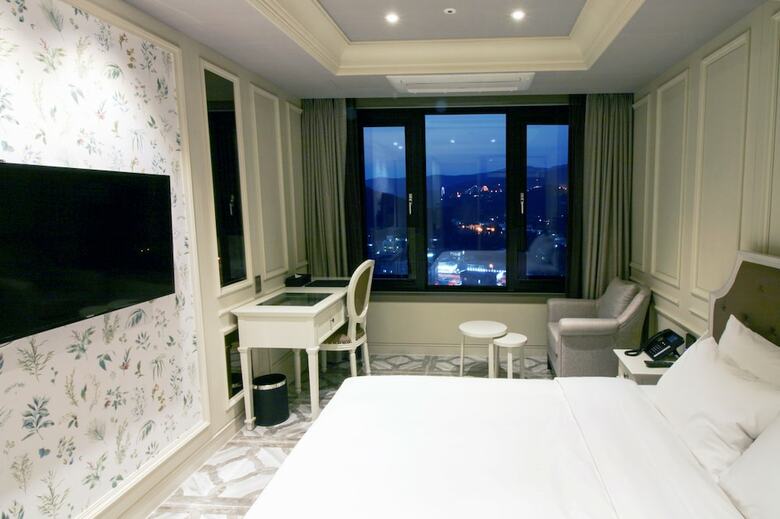 Golden Tulip Ever Yongin Hotel