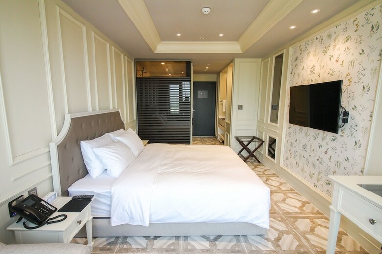 Golden Tulip Ever Yongin Hotel