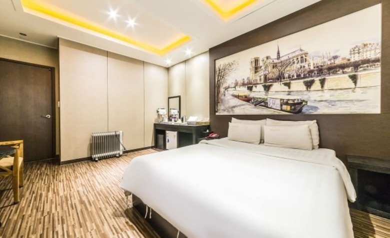 Rampart Hotel