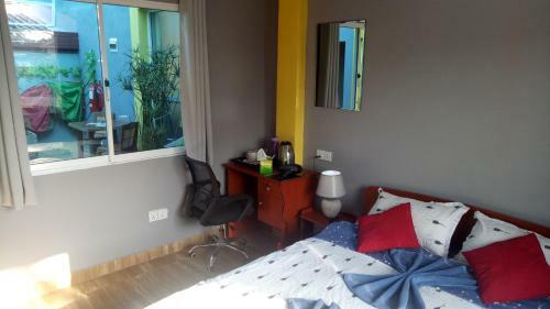 Hostal This Is It Airport Hotel And Restaurant