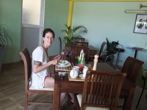 Hostal This Is It Airport Hotel And Restaurant