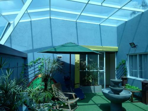Hostal This Is It Airport Hotel And Restaurant