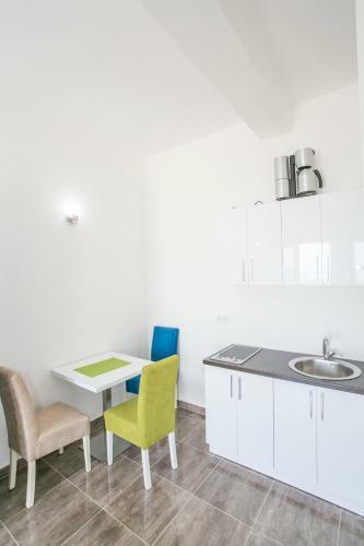 Zara Apartments