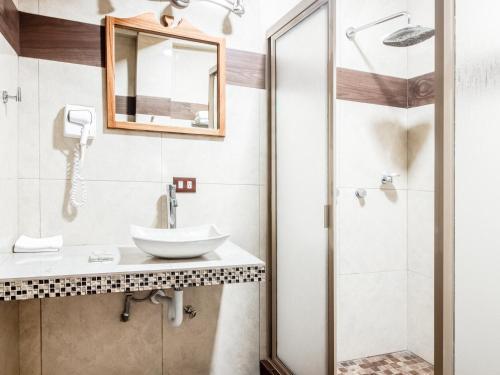Collection O Zapata Hotel Y Plaza