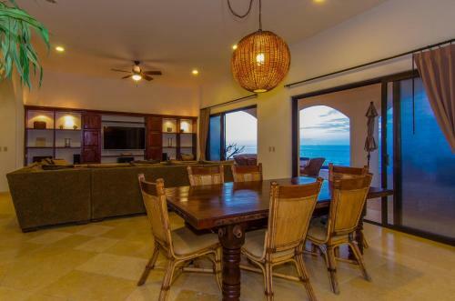 Beachfront Villa Near Great Surfing Villa Kash 3br