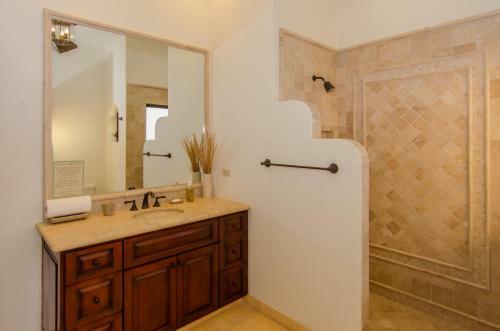 Beachfront Villa Near Great Surfing Villa Kash 3br