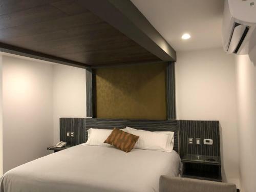 Hotel Kaia Suites