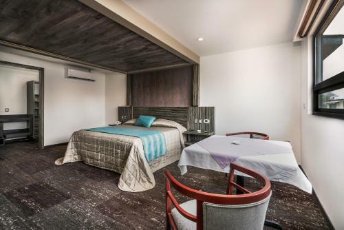 Hotel Kaia Suites