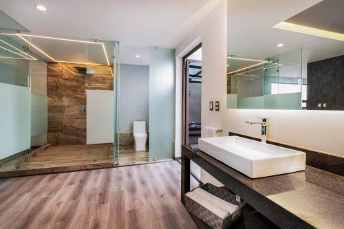 Hotel Kaia Suites