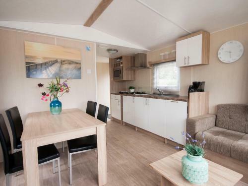 Holiday Home Rcn Toppershoedje.5