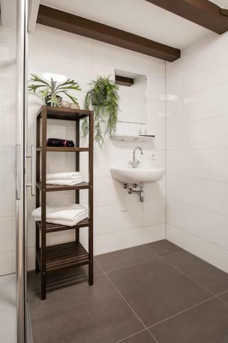 Canal Garden Apartments II By Vgw