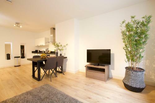 Canal Garden Apartments I By Vgw