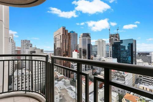 Apartamento Stylish, Sophisticated, And Sky Tower Views