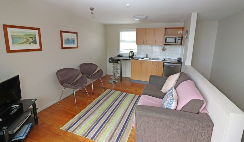 Sumner Bay Motel