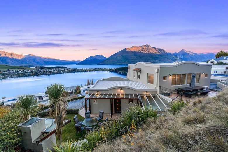 The Star Of Queenstown Hill