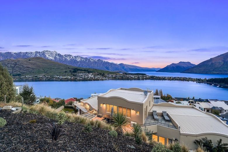 The Star Of Queenstown Hill