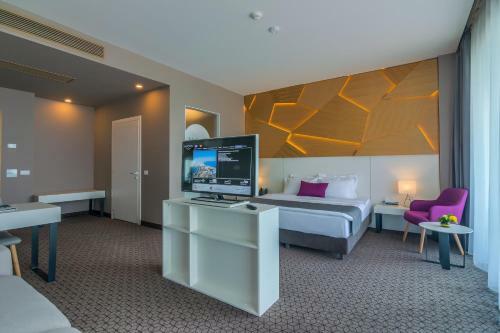Nyota Hotel & Conference Center
