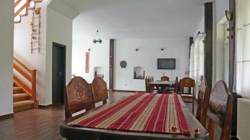Hostal Sura Pietrei Craiului