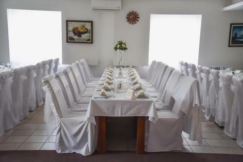 Bed & Breakfast Hotel Mk, Plavi Restoran, Loznica