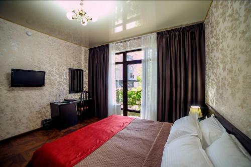 Paradeison Hotel