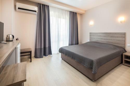 Hostal Abrikos Plus Guesthouse