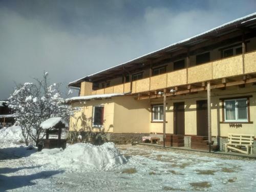 Hostal "????????? ?????"