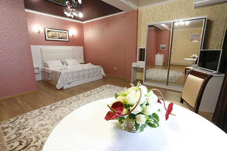 Hotel Ritsa Hall