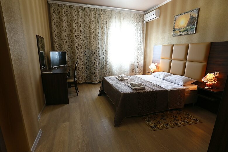 Hotel Ritsa Hall