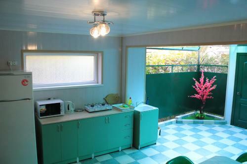 Hostal Guest House On Biryuzovaya 9 A
