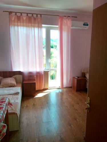 Hostal On Krasnodarskaya Guest House