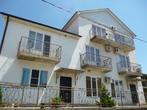 Hostal On Krasnodarskaya Guest House