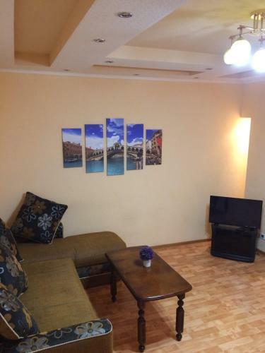 Surgut Apartments Iosifa Karolinskogo 8/156