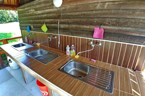 Albergue Cvet Gora - Camping, Glamping And Accomodations