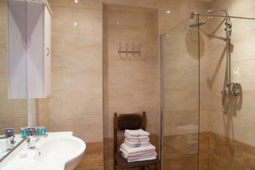 Spacious 3-bedroom Apartment Lev